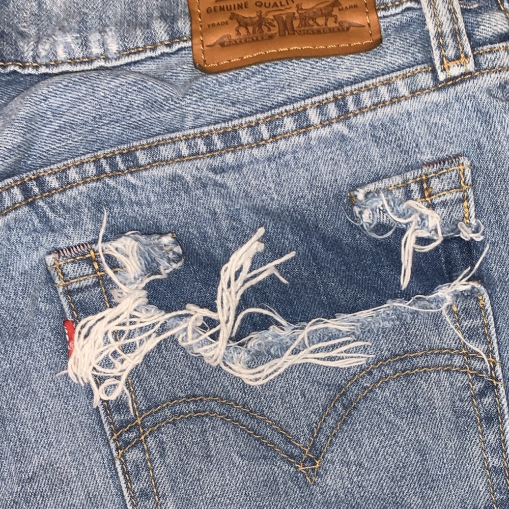 Levi's Women's Wedgie shorts W29 Bleached Denim Shorts Distressed SUMMER STYLE - Picture 7 of 9